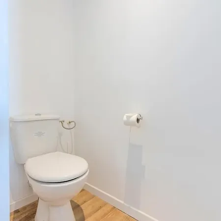2 Bedroom Near Tram, Chr + Parking *