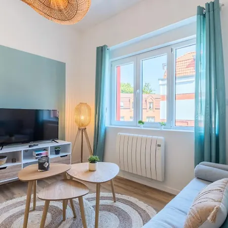 Apartment 2 Bedroom Near Tram, Chr + Parking