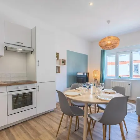 Apartment 2 Bedroom Near Tram, Chr + Parking