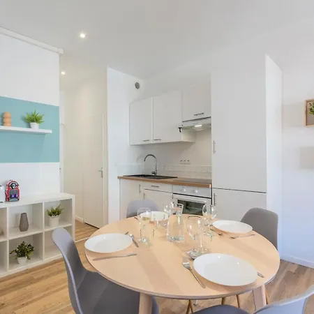 2 Bedroom Near Tram, Chr + Parking *