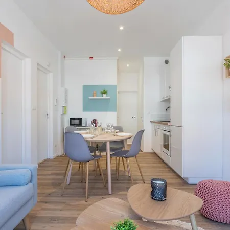 2 Bedroom Near Tram, Chr + Parking