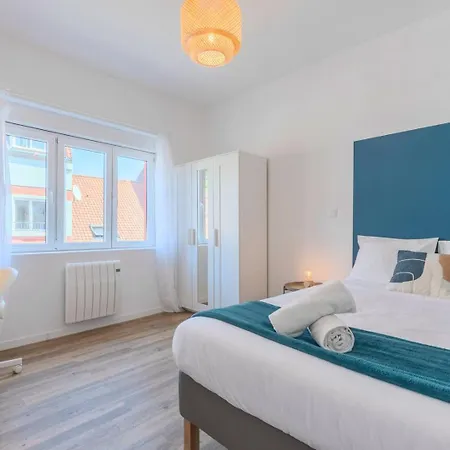 2 Bedroom Near Tram, Chr + Parking Apartment *