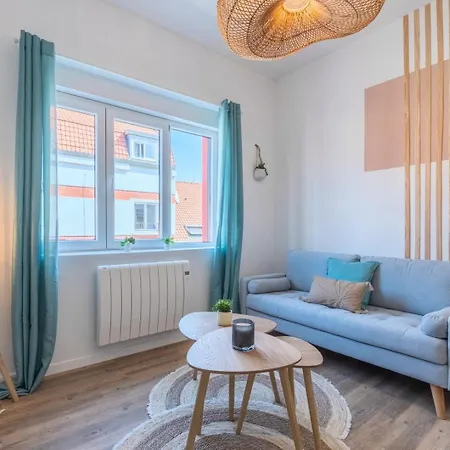 2 Bedroom Near Tram, Chr + Parking *