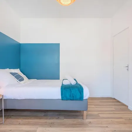 2 Bedroom Near Tram, Chr + Parking * Roubaix